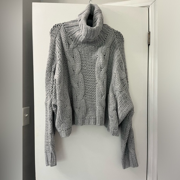 HYFVE Grey chunky cable knit cropped turtle neck sweater in medium - Picture 2 of 16